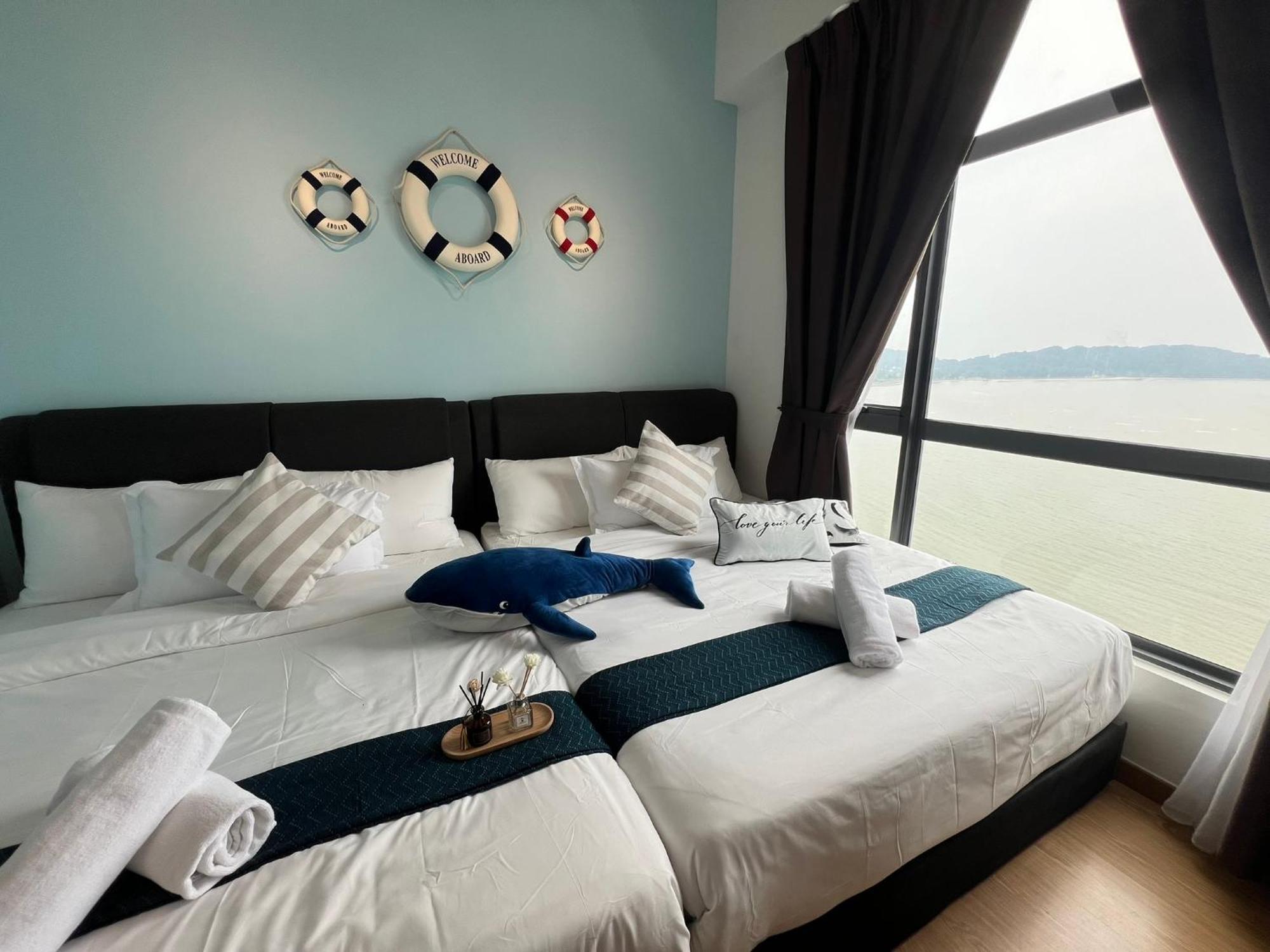 Oceanbay Seaview 6pax Netflix A-19-13 Apartment Kuantan