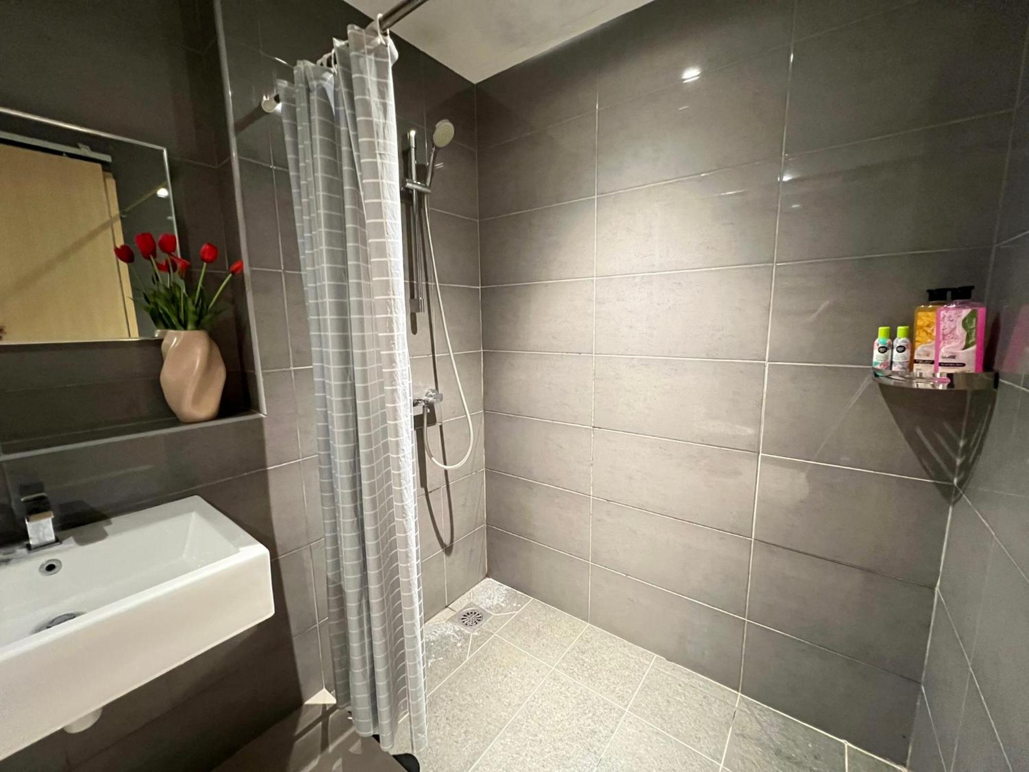 Oceanbay Seaview 6pax Netflix A-19-13 Apartment *